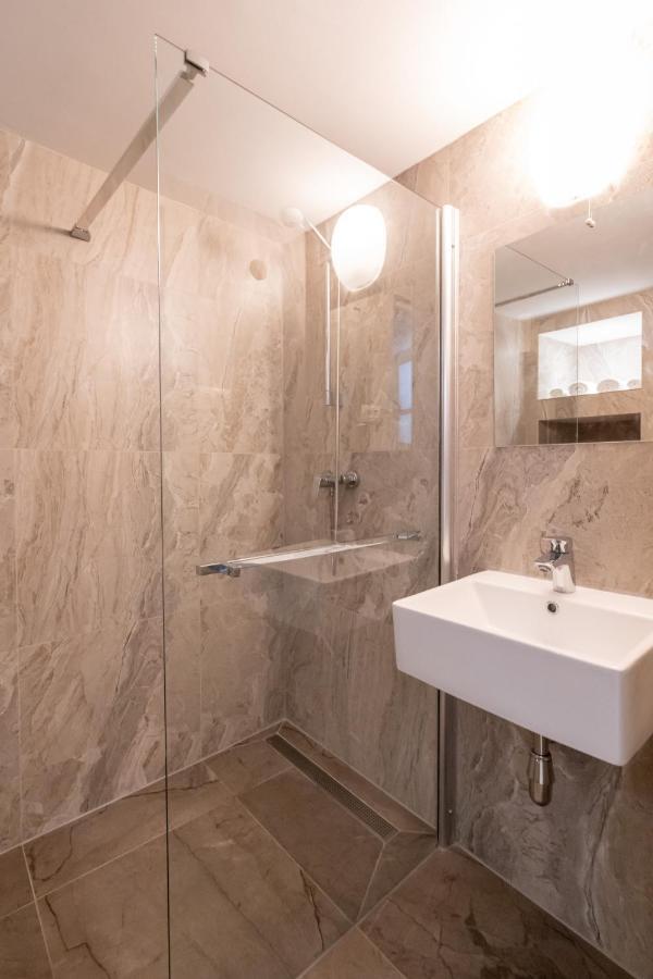 Apartments & Rooms Carera 6 روفينج المظهر الخارجي الصورة